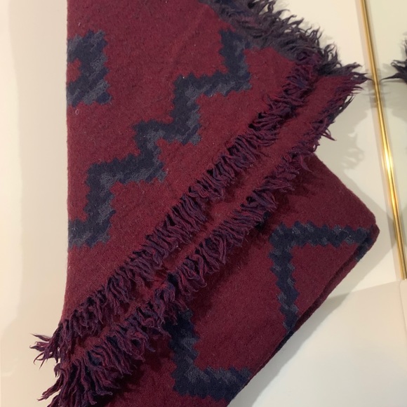 Aritzia Reversible Blanket Scarf - Picture 1 of 4